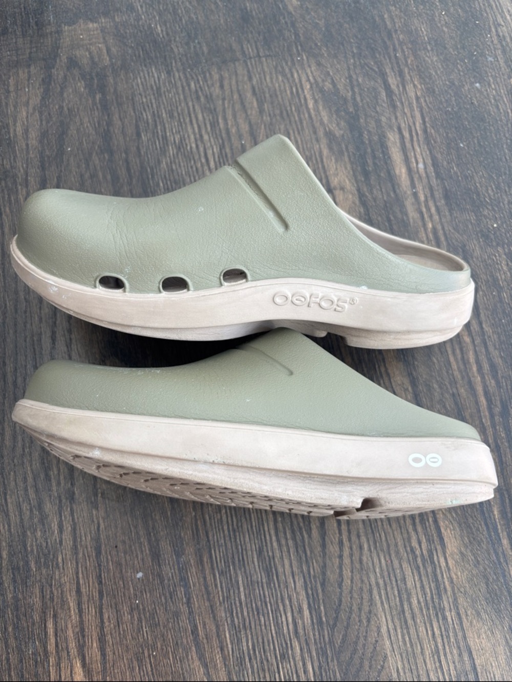 OOFOS Slip-On Clogs, sage green, size 8 W, size 6 M